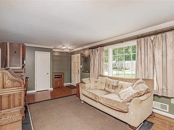 5th image of 9218 Avalon Dr