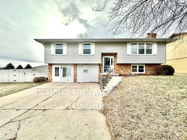 20215 Pinkney St, Elkhorn, NE 68022