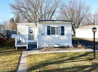 32 22nd Ave NW, Faribault, MN 55021