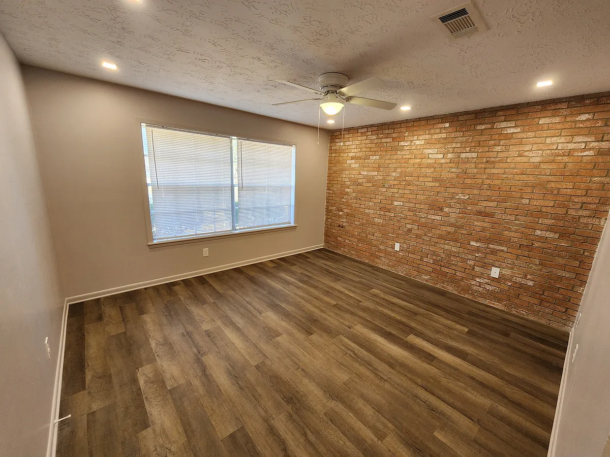 Building Photo - 1602 Luza St #B