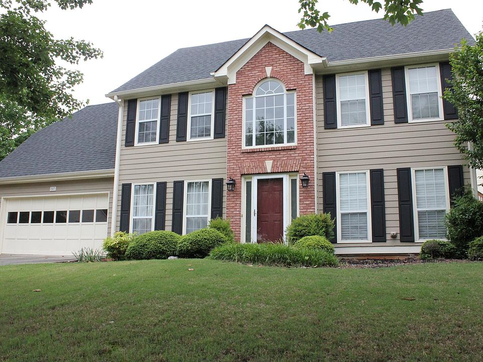 4 BDRM / 2.5 Baths / 2 car garage