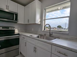 1818 SW Santa Barbara Pl, Cape Coral, FL 33991
