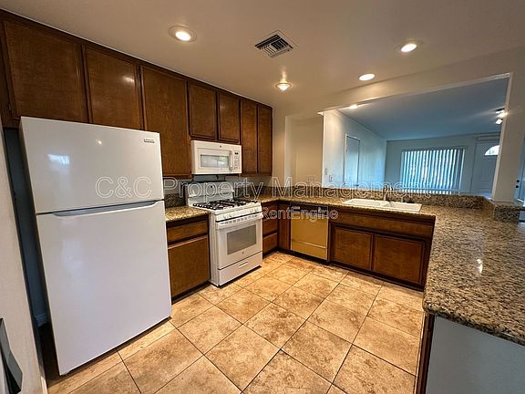 4th image of 6682 Suzanne Ln