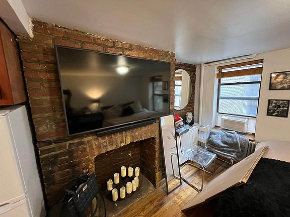 2nd image of 519 E 12th St APT 2B