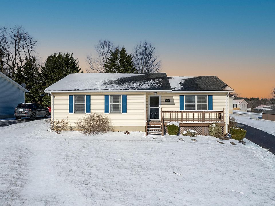 1st image of 203 Lakeridge Dr