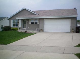 8609 S Maize Dr, Oak Creek, WI 53154
