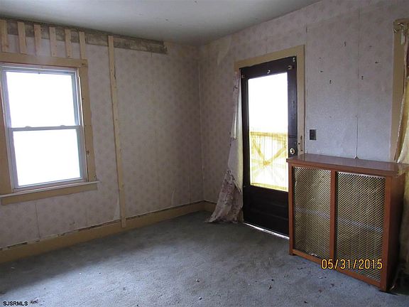 3rd image of 320 E Mulberry St