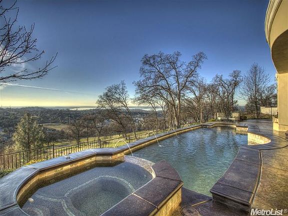 3rd image of 5136 Breese Cir