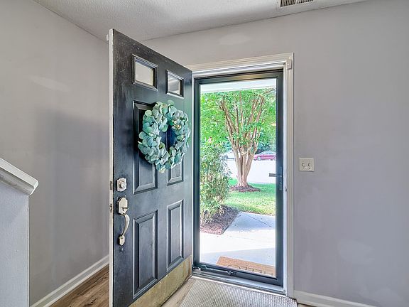3rd image of 196 Cottage Lake Way