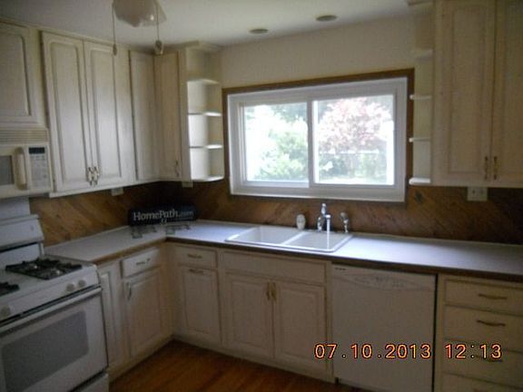 4th image of 926 Portsmouth Ave