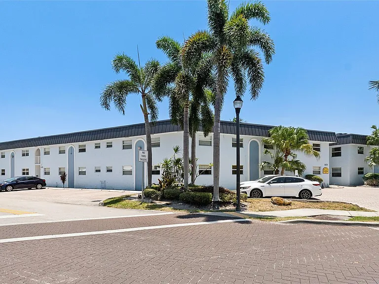 1470 N Dixie Hwy #190 — Photo 5