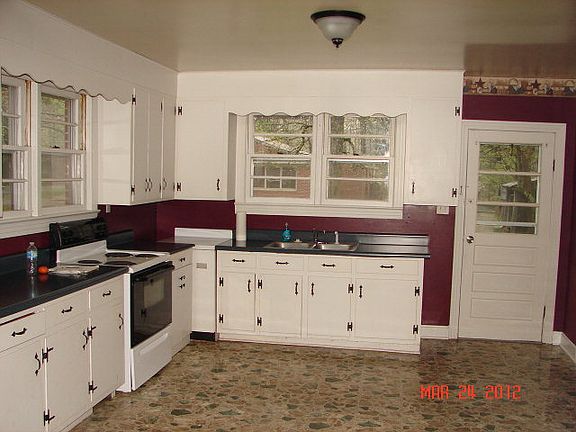 2nd image of 2540 Hill Ave