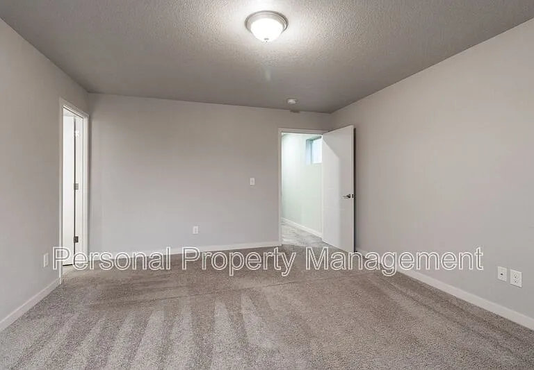 3544 NE 61st Way — Photo 17