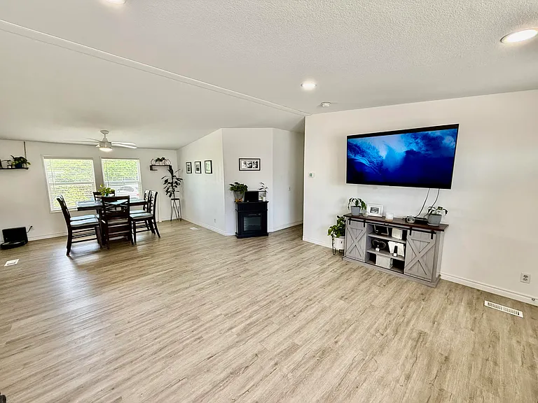 64173 Thomas Ave — Photo 7