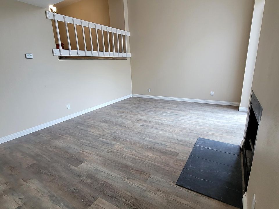 1st image of 630 W Queen St Unit 9