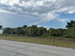 320 Kansas Ter, Banyan Village, FL 33935