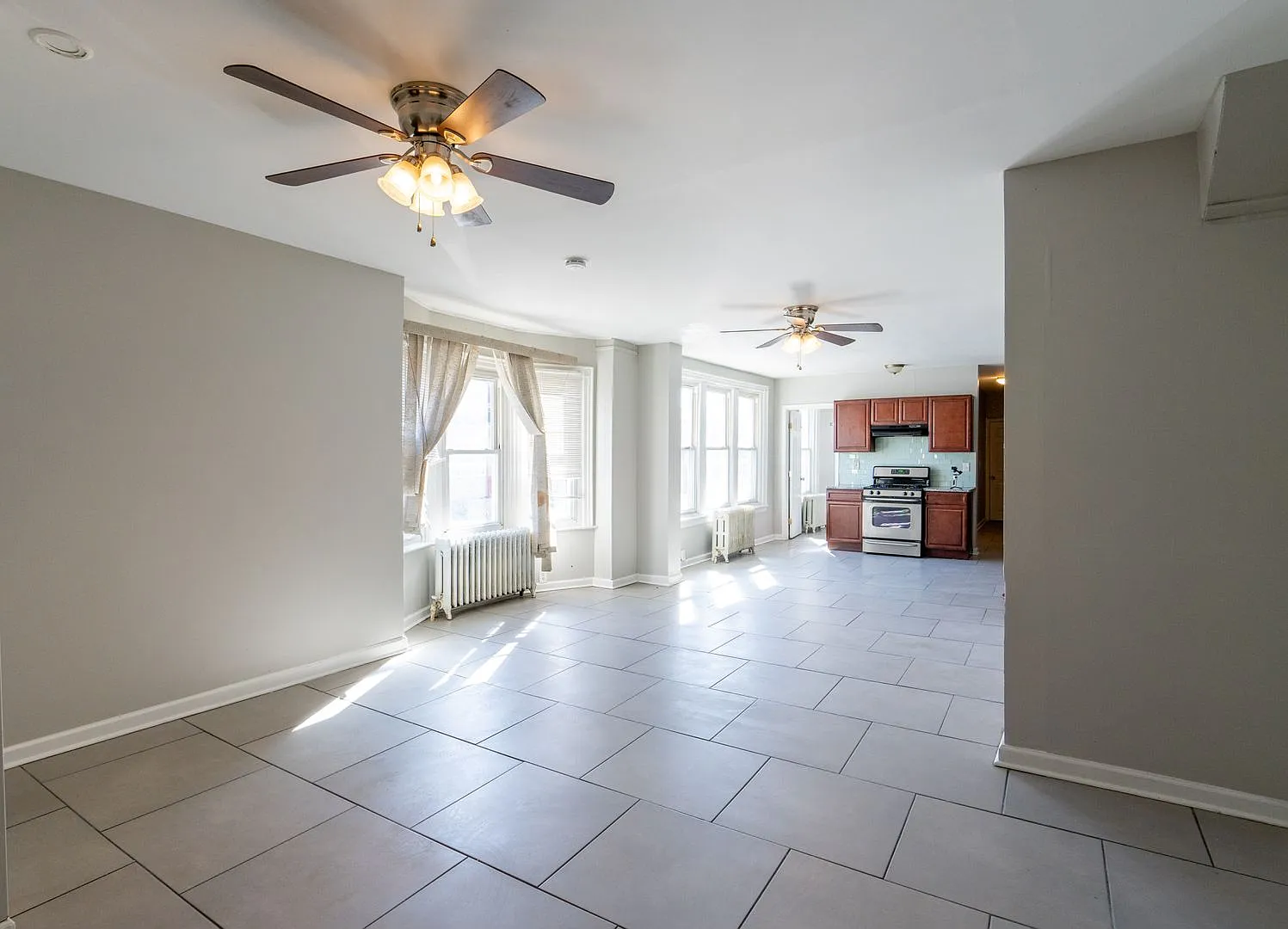Large 5 bedroom, newly redone — Photo 3
