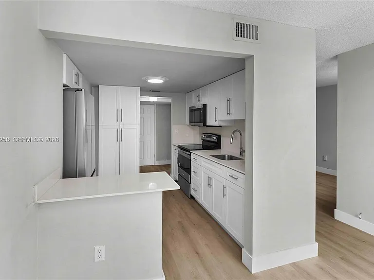 9411 SW 4th St #308 — Photo 11