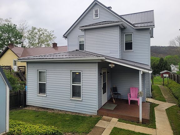 3rd image of 105 Clarion St