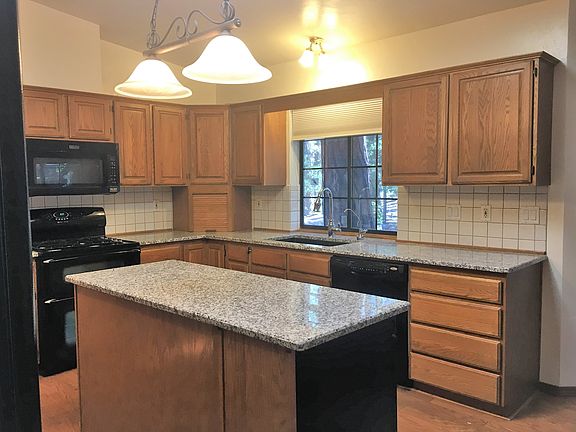 1095 Timber Point Circle Kitchen_09122018