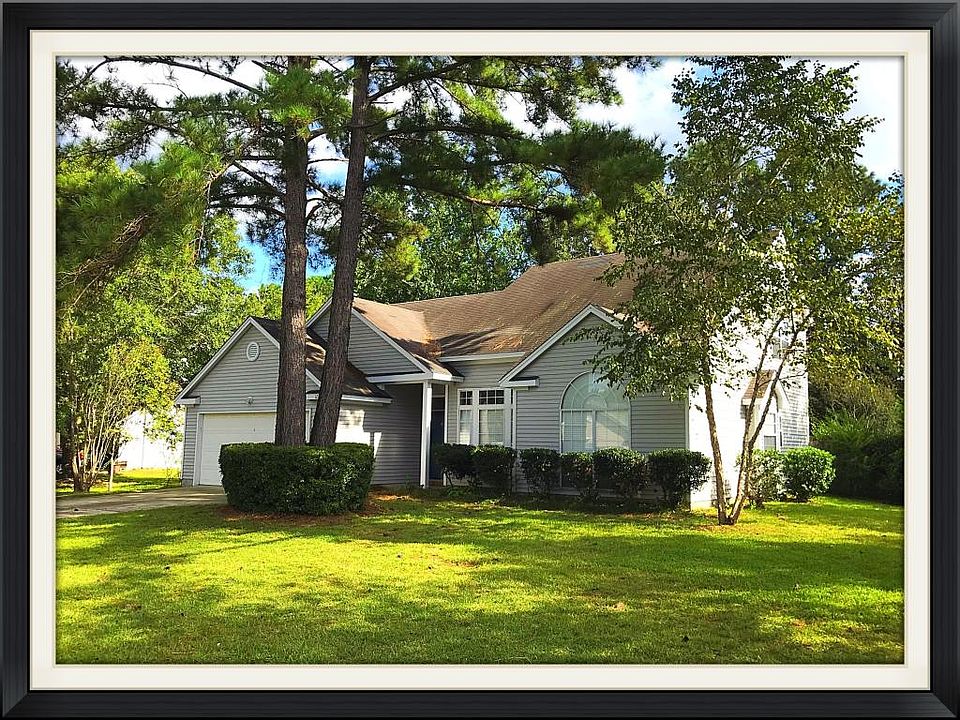 1st image of 122 Saint Awdry St