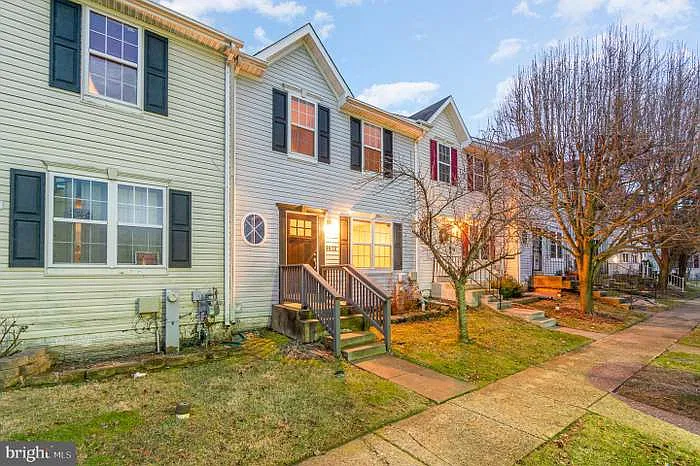 3 bed, 2050 sqft, $2,899 — Photo 1