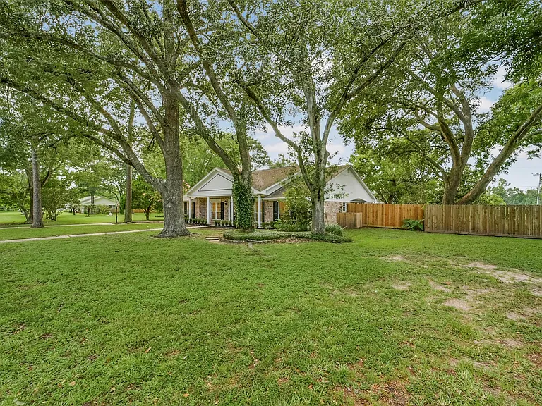 110 Hillcrest Dr — Photo 4