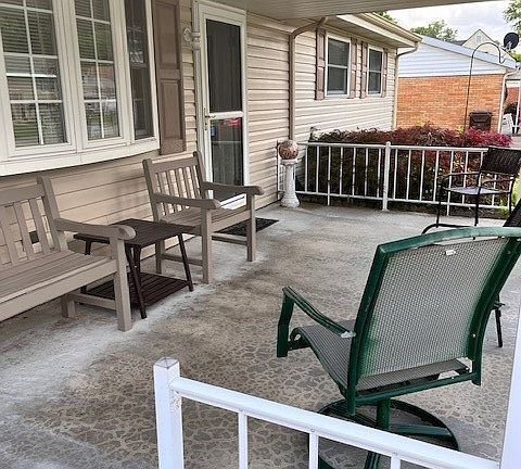 2nd image of 883 Murray Hill Dr