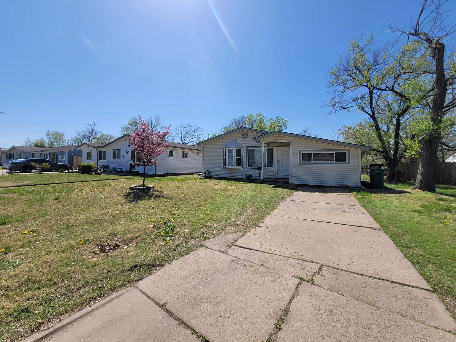 3 bed, 1216 sqft, $1,295 — Photo 2