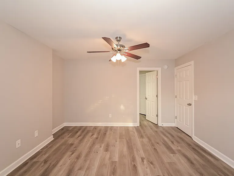 407 Cindi Ct — Photo 10