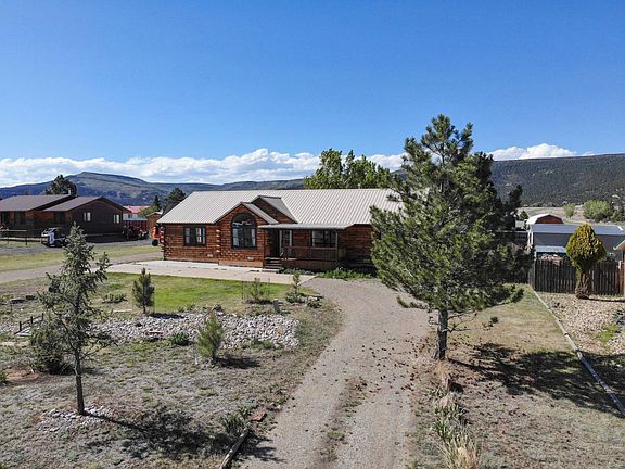 2nd image of 12 W Robin Ln