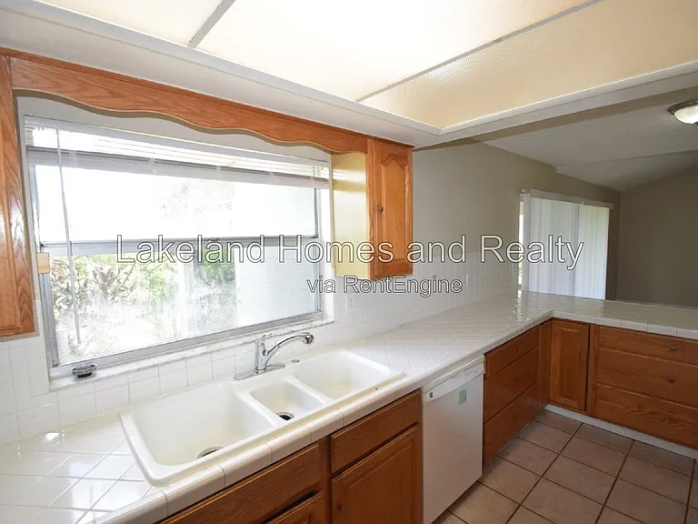 1204 Honeytree Ln W — Photo 33