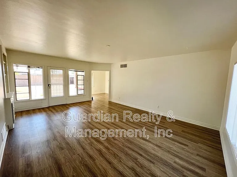 535 W Edgemont Ave — Photo 3