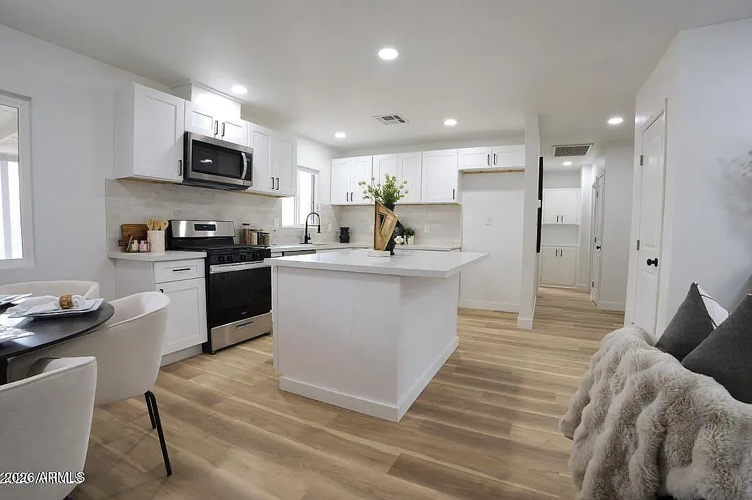 3 bed, 1467 sqft, $2,400 — Photo 3