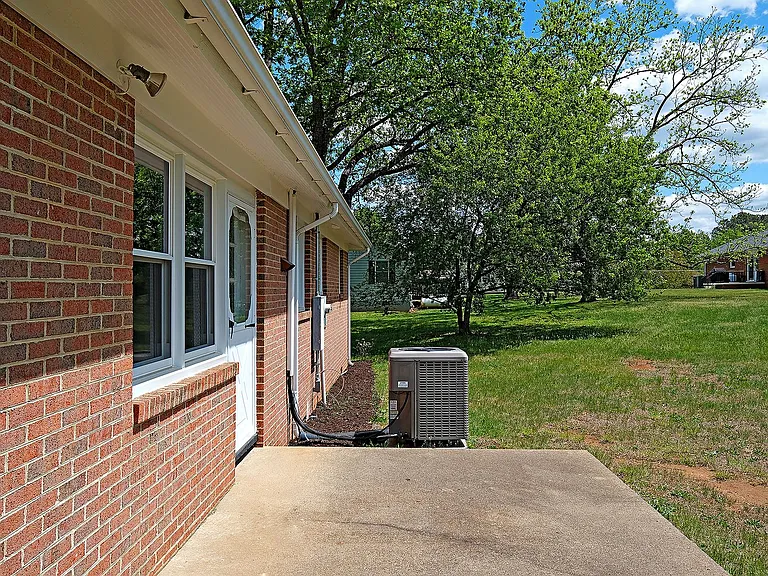 5709 Saint George Ave — Photo 17