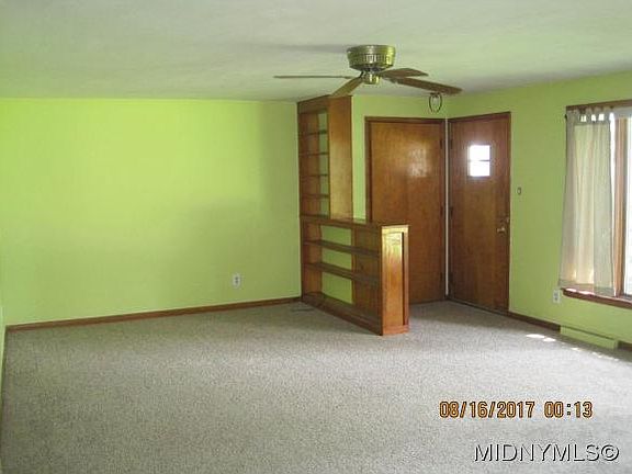 4th image of 204 Hillside Dr