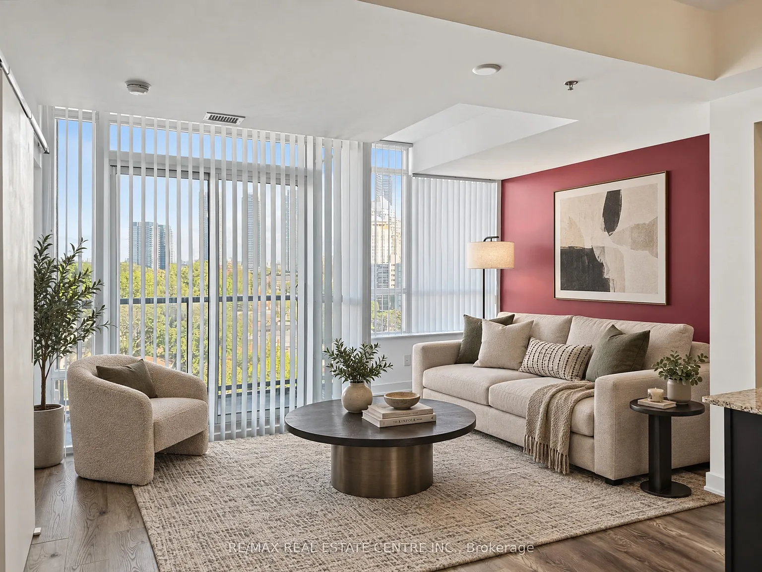 Eleven Superior Condos — Photo 3