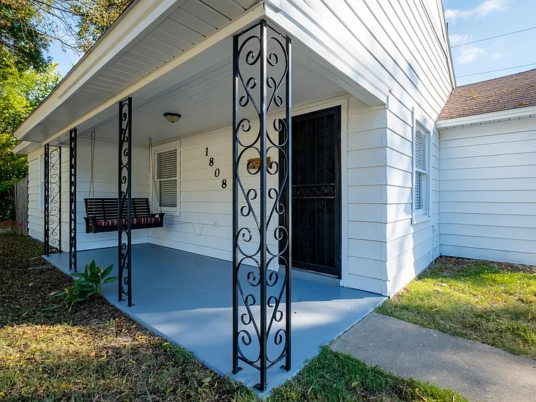 1808 Iris St — Photo 2