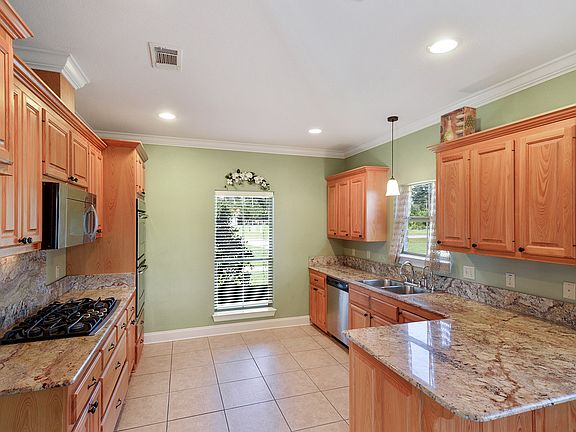 5th image of 313 Gisele St