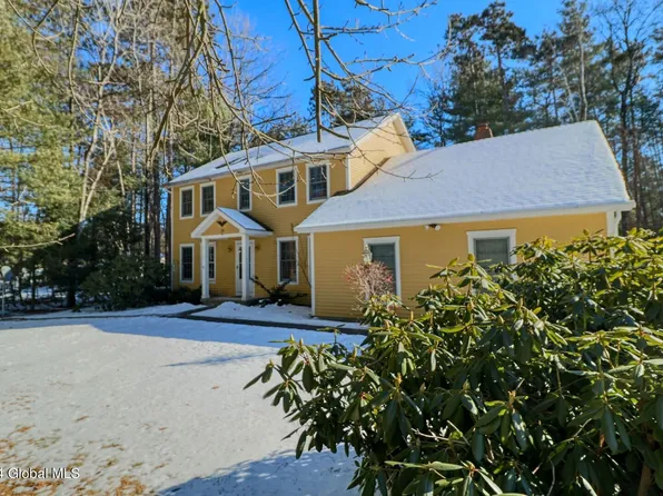10 Chippewa Circle, Queensbury, NY 12804
