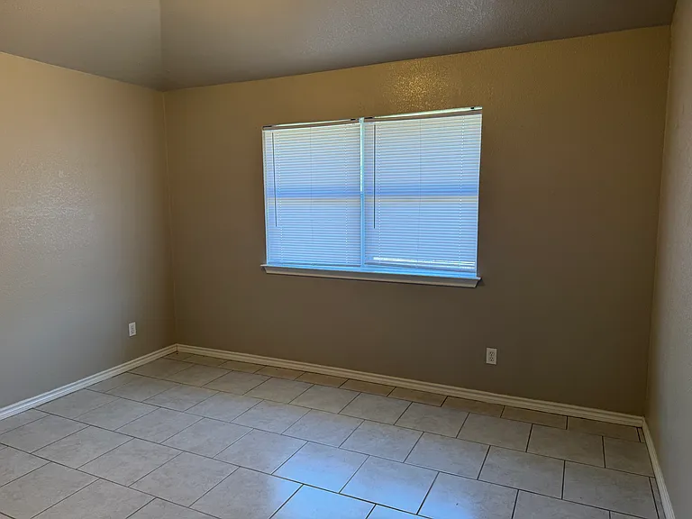 1103 Concho St — Photo 6