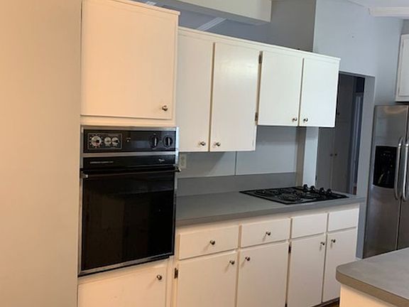 2nd image of 860 Allen Dr