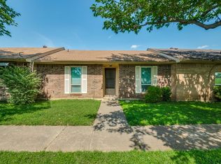 14 E Townhouse Ln, Grand Prairie, TX 75052