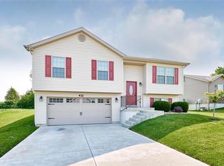 432 Honeysuckle Creek Dr, Wentzville, MO 63385
