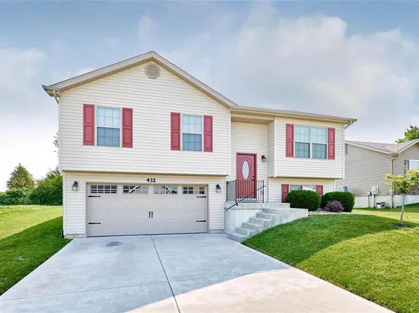 432 Honeysuckle Creek Dr, Wentzville, MO 63385