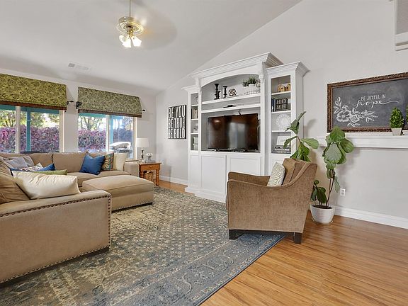3rd image of 3516 S Lincoln Ct