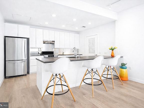 3rd image of 1600 Arch St #1809