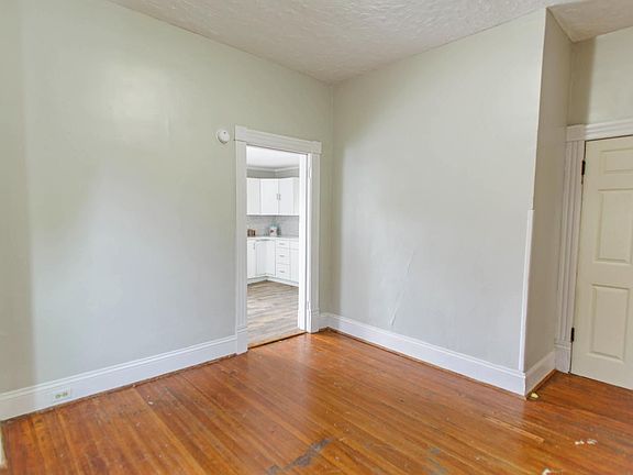 4th image of 128 Marshall St