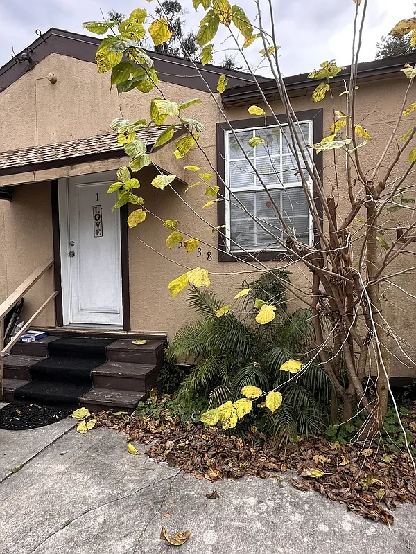 2 bed, 1.5 bath, 590 sqft, $895 — Photo 2