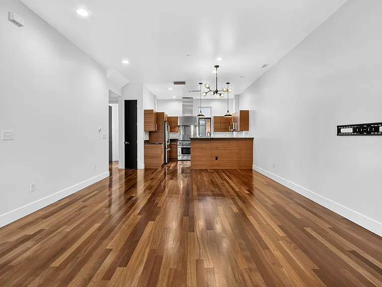 1690 NW Riverscape St — Photo 15